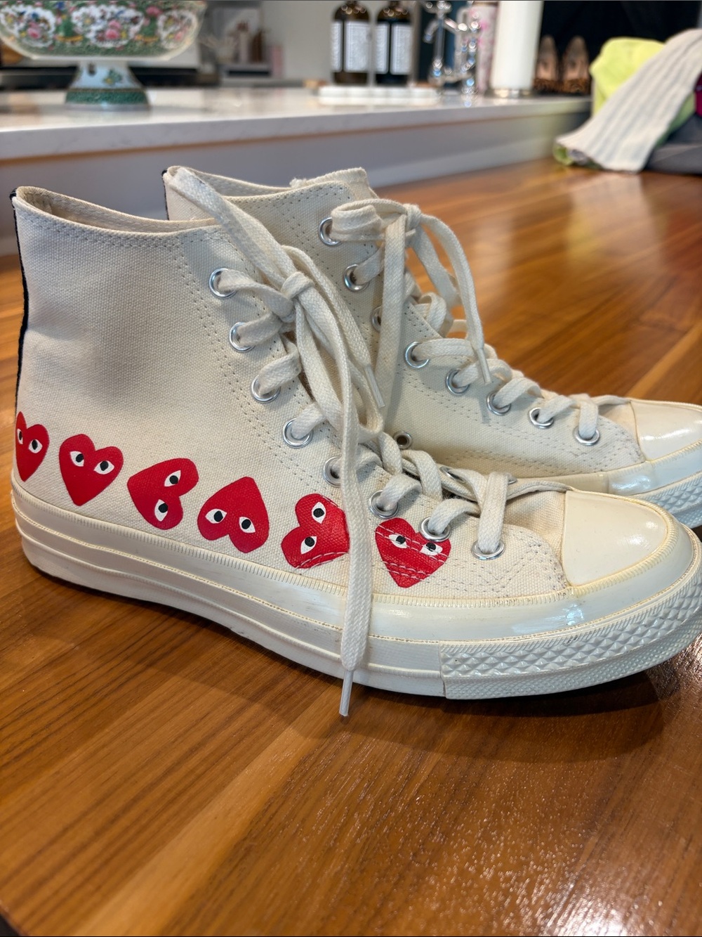 Converse play COMME DES GARCONS Cream High-Top Sneakers with Red Heart Motifs